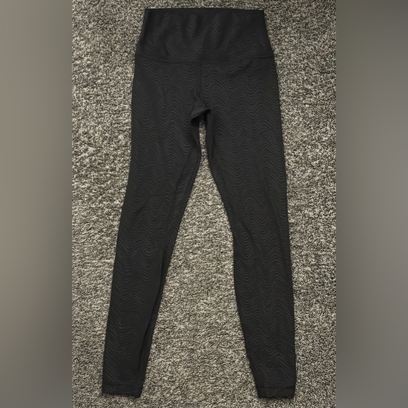Very rare!!!Lululemon Align High Rise Pant in Aqueous Emboss Black, Size 6 - Picture 3 of 6